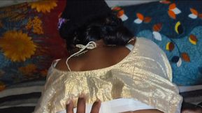 Green Saree wali desi bhabhi ko devar ne ghori bana ke chut chudai kiya.indian aunty ko boyfriend doggy style me pel diya.hindi