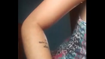 Novinha pagando peitinho