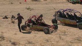 Pretty car racer Presley Maddox stops and blows cock in the desert