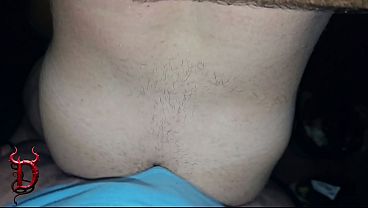 Cabine Apertada: Fodendo Dois Machos Dotados At&eacute_ Gozar na Cara - Parte 01