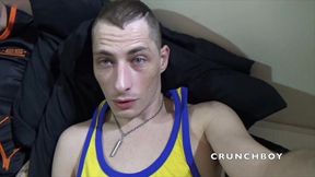 il se filme en train de baiser son pote hetero