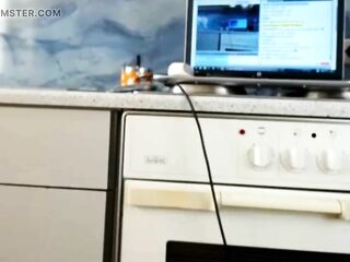 Hotty Sexydea Squirting on Live Cam