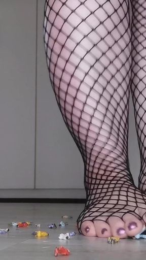 Greedy Gothic Giantess Tenderizes and Eats Tinies