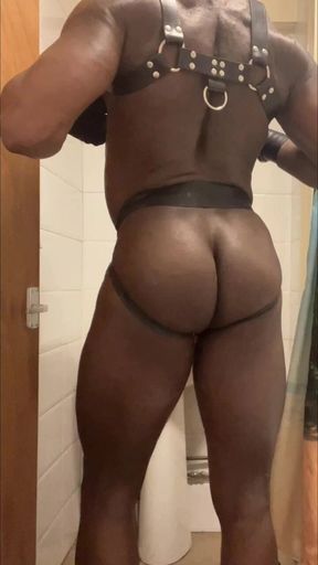 Sexy Black Bodybuilder Leather & Latex Butt Show