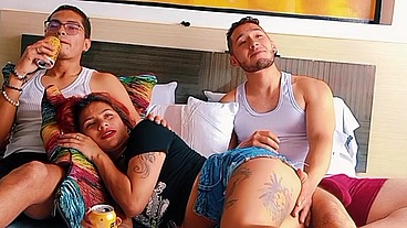 Mi hermanastro se folla a mi mujer uermo quede como un cornudo