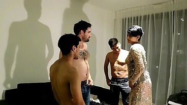 cojiendome a los vecinos un dia cualquiera , hermoso como me dejan el culo abierto , completo