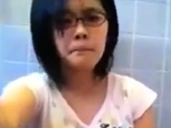 Amateur Asian Girl in Glasses Masturbating