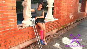 Accident at the housework - short cast leg at home (SCL) part 2