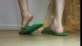 I'm clapping my heels in flip-flops