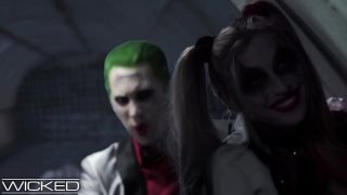 Harley Quinn cosplayer mendapat fucked dalam keldai oleh Joker dan Batman