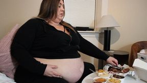 Lazy BBW stuffs BBQ food