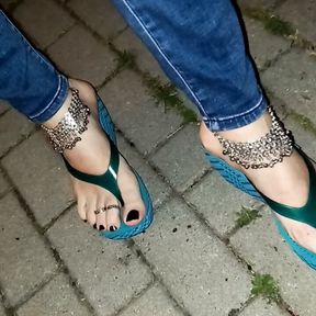 feet lover in sexy platform flip flops