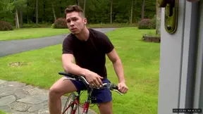 Hipster gay dude comes up to his boyfriend's house for a wild fuck
