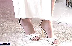 Maturenl, toni g, the gilf net door is alone
