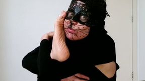 CatWoman licking armpits bare soles toes and feet