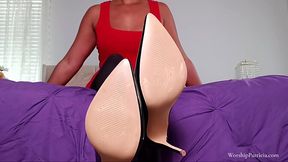 Hot MILF goddess humilates worshipper with sweaty feet and pantyhose