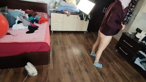 Amateur Wife Has Fun Trying on Clothes and Cutting Them