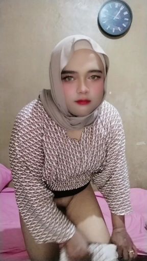 Ivvy crossdresser hijab feels horny after a month. Then she cums