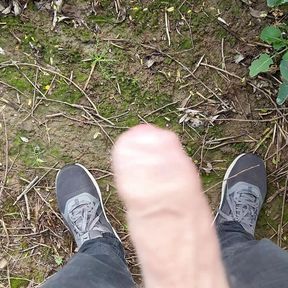 Outdoor wank and cum in a field