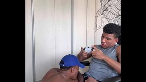 CHAMEI MEU AMIGO PRA JOGAR E ACABAMOS NA CAMA