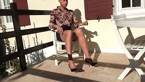 Crossdresser smocking
