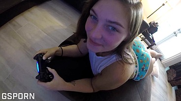 Nice ass brunette teen like PS4 but prefert a hard cock