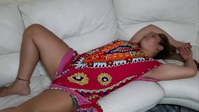 No hay nadie m&aacute_s en casa, quiero chupar el co&ntilde_o de mi hermanastra