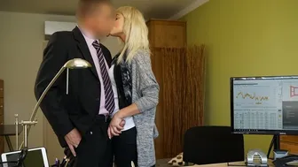 Young blonde gets paid for hardcore action during her audition