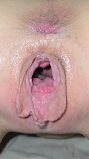 Amateur girlfriend spreads her juicy pussy