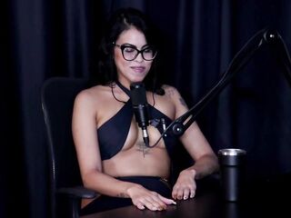 That babe prefers a ramrod that makes her cum, records with Elisa Sanchez, the way this babe sucks vagina, and about having to talk about a son... - Bia Sexy (Preliminares Podcast) (SEE ON: SHEER/RED)