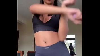 Ninfeta Morena se Exibindo