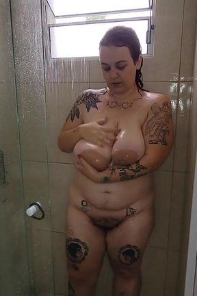 Watching Sexy BBW While She Showers