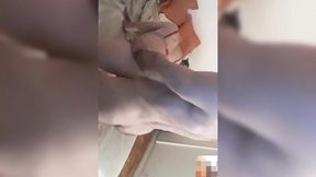 haciendo videollamada para una hermosa chica por whatsapp. nuestro numero en el chat
