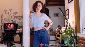 Vends-ta-culotte - French Babe Makes Fun of Panties Sniffer