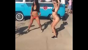 Pendejas moviendo las nachas