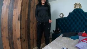 milfycalla – streetwear ass tease & strap-on play