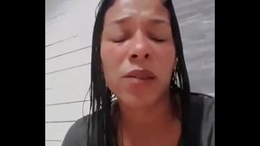 Safada arrependida de ter dado o cu para o cabeleleiro