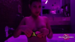 a espetacular atriz melody antunes recebeu um belo convite do amigo dotado pro motel e la a boquinha de veludo ganhou a melhor gozada do xvideos dentro da hidro! confira!