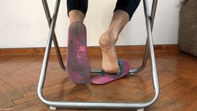FEET IN SEXY SANDALS UNDER CHAIR SHOEPLAY - MOV HD