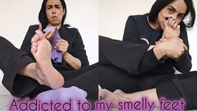 Addicted to my smelly feet