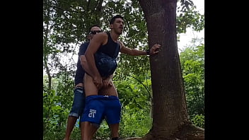 CASADO ARROMBANDO MEU CU NA TRILHA DO PARQUE