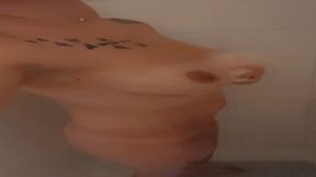 qui viens me frotter le dos