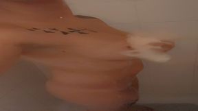 qui viens me frotter le dos
