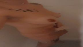 qui viens me frotter le dos