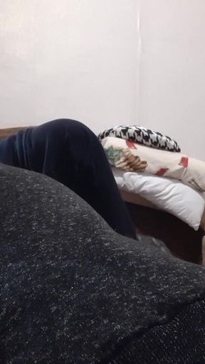 Quick Lesbian Sex on the Bed