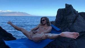 AlternaDudes: Hairy Keleb yoga at the beach