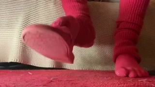 Hot milf Toe sock removal and slides dangle