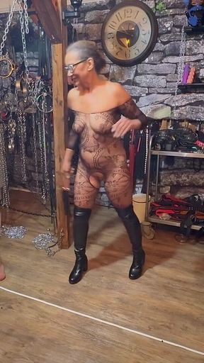 Lanista Beaer Teaches Blackberrymilf How Ro Spank with a Belt.