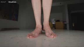 LATINA GILF! GRANDMA FEET squash puny boy! Old Giantess feet squash! - MOV