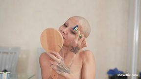 Layla & Valezka: the "spitting image" of shaved sex (LAYLA - STEP 2)
